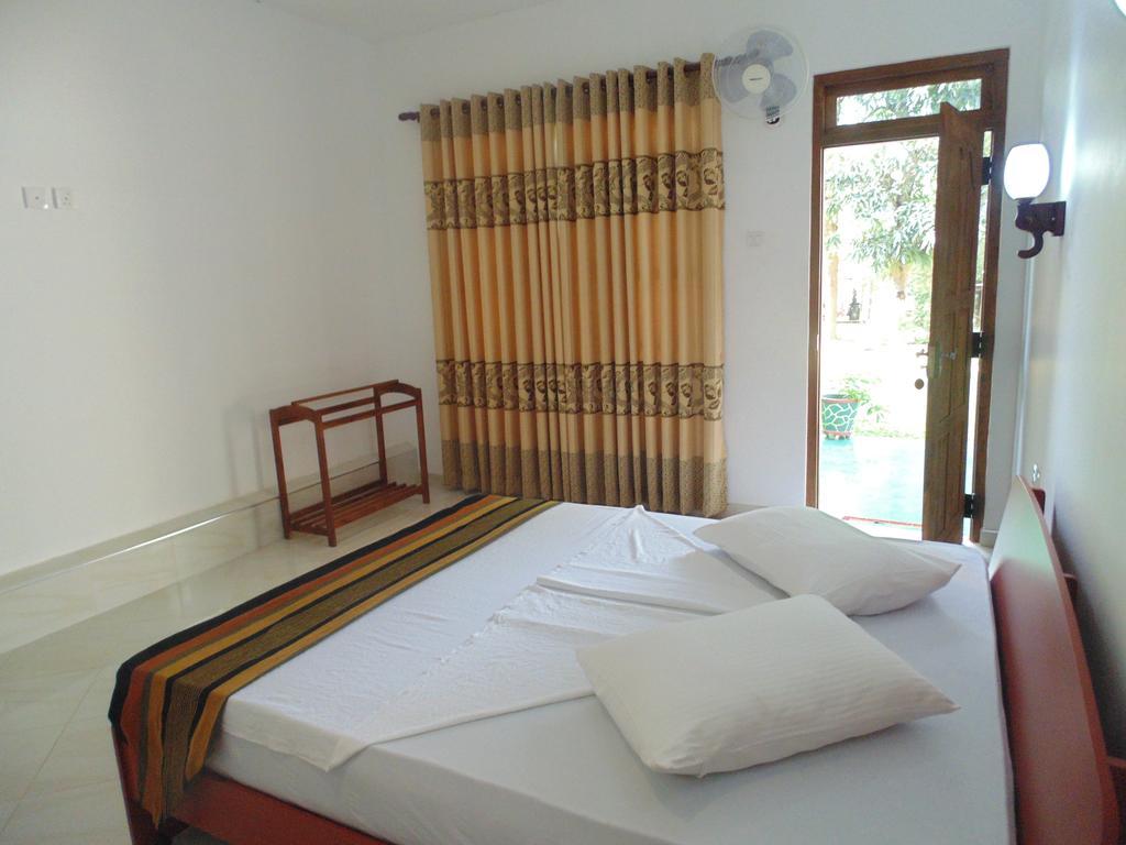 White Eagle Hotel Sigiriya Rom bilde